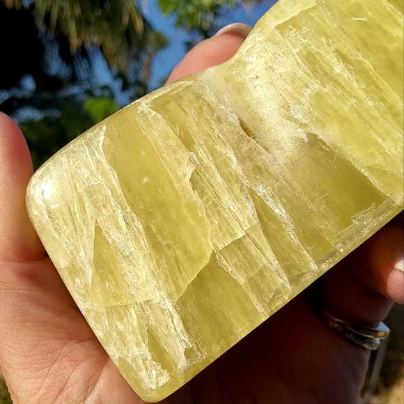 Beautiful Large Free Standing Lemon Calcite Free Form - Picture 13 of 17